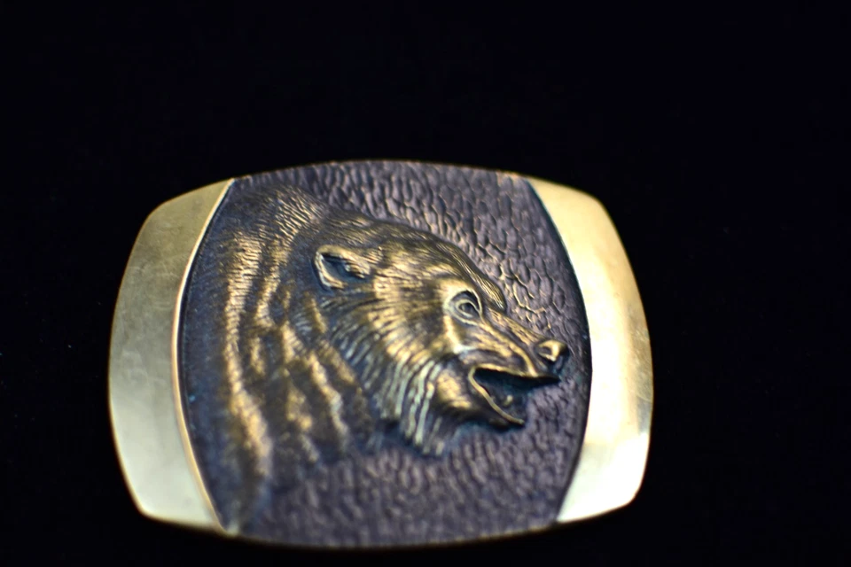 Oso marrón de bronce macizo años 70 vintage hebilla de cinturón artista de vida silvestre Steve L. Knight Foto 1 de 3