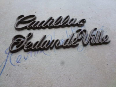 Juego de calcomanías emblema Cadillac Sedán Deville marrón martillado 25675819 logotipo 20747493 Foto 1 de 2