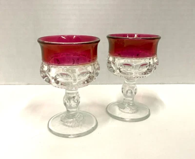 Set of 2 Clear and Pink Cranberry Short Stemmed Wine Glasses 4" Tall - Imagem 1 de 4