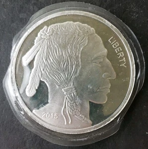 2015 5oz Silver Buffalo Round in Plastic - Picture 1 of 2