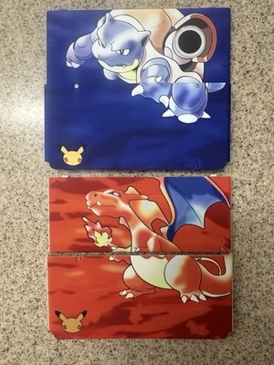 Nuevo Nintendo 3DS Cubierta Placas-Pokemon 20 Aniversario Charizard y Blastoise SET Foto 1 de 3