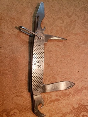 CAMILLUS USA 1961 MILITARY FOLDING POCKET KNIFE,  SURVIVAL,  MULTI TOOL, NICE! - Image 1 of 4