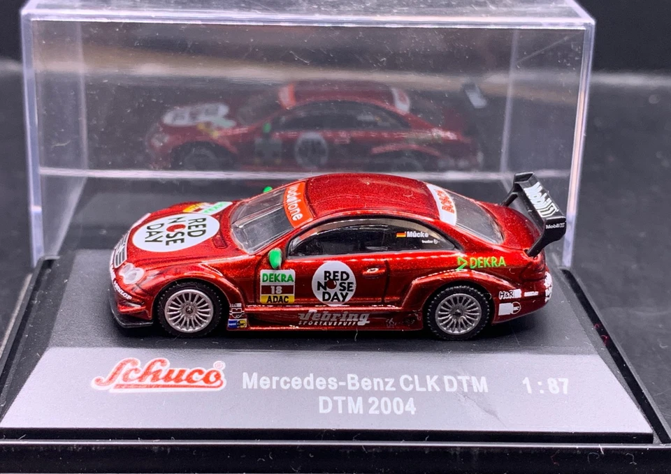 Schuco Modellbau Auto 1:87 H0 Mercedes-Benz CLK DTM 2004 Red Nose Day Bosch - Immagine 1 di 1