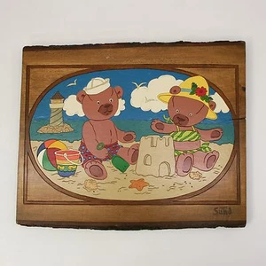 Oso de peluche pintado de colección 1987 en relieve de madera soldada 18"" x 14"" en playa océano - Imagen 1 de 12