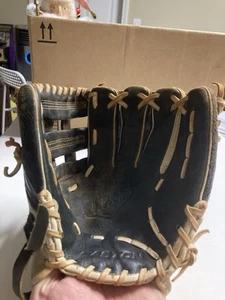 EASTON Future Legend Black And Tan Baseball Glove 11" Pattern FL1100 Cowhide RHT - Picture 1 of 10