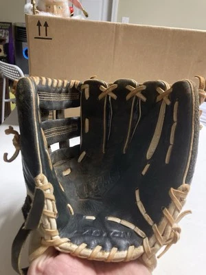 EASTON Future Legend Black And Tan Baseball Glove 11" Pattern FL1100 Cowhide RHT - Image 1 of 4