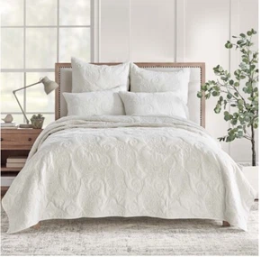 LEVTEX HOME Quilt Set 2 Pc Cream Velvet Floral Paisley Reversible - Picture 1 of 6