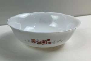6.25" Arcopal France Cereal Bowl ~ White w/ Red Flowers & Ivy ~ French - Picture 1 of 7