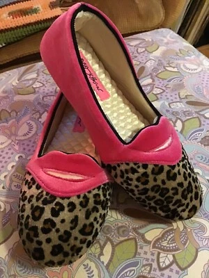 Zapatillas de Terciopelo Betsey Johnson Estampado Labios/Leopardo Rosa Marrón Negro Talla 5/6 Foto 1 de 4