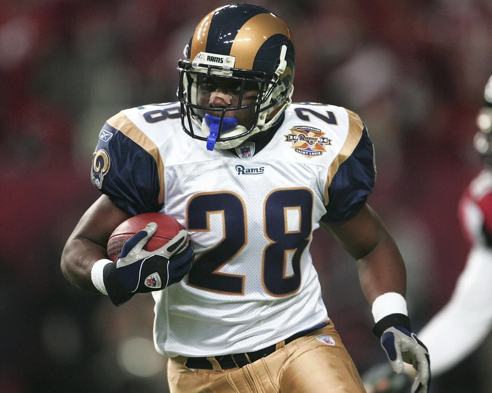 Foto de fútbol americano de la NFL Marshall Faulk Running Action de Los Angeles Rams 8x10 Foto 1 de 1