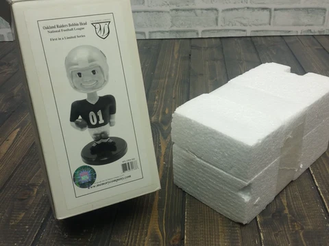 The Memory Company '01 NFL Bobble Heads First Edition in a Limited Series Bobbin Cover