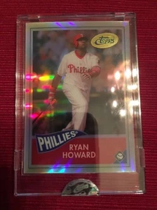 1 -  Ryan Howard 2006 Etopps Philadelphia Phillies Topps Card # 32 in hand - Picture 1 of 2