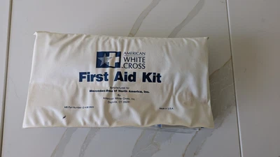 Mercedes-Benz W210 First Aid Kit Q4860025 OEM E320 E55 E420 Foto 1 de 3