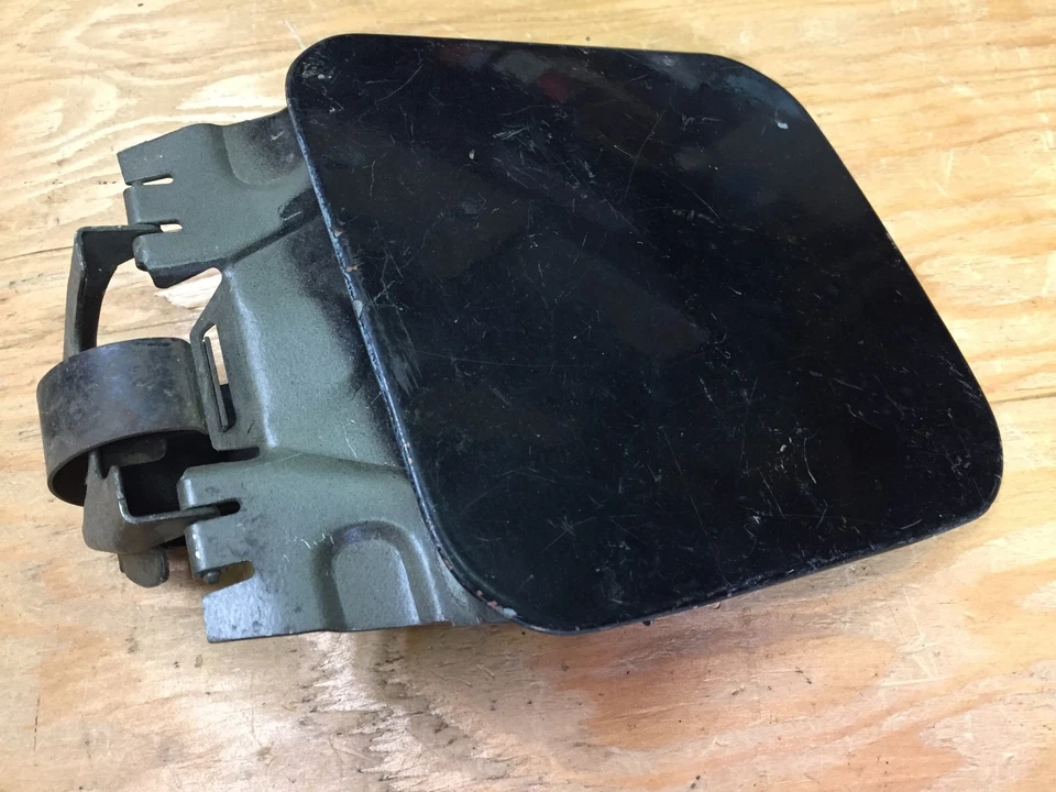 1980 1981 1982 Ford Mustang GT LX porta e dobradiça de combustível/gás usada OEM - Imagem 1 de 2