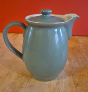 Cafetera verde Denby Stoneware Manor con tapa 1 1/2 PT vintage - Imagen 1 de 12