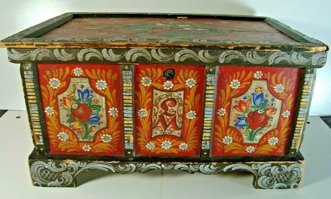 ANTIQUE PENNSYLVANIA DUTCH HAND PAINTED WOODEN BLANKET CHEST CHILDS TRUNK SAMPLE Cover