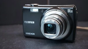 Fujifilm FinePix F200 EXR 12.0MP Digital Camera - Black - Picture 1 of 9
