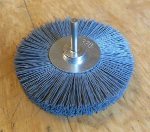 Cepillo Desbarbado Fino 100*15 Eje 6mm SiC Grano K320 Satinado Nailon Lijado Gris - Imagen 1 de 8