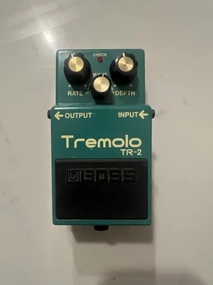 Pedal efecto para guitarra Boss Tremolo TR-2 Tremolo Foto 1 de 4