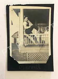 Antica foto originale bel giovane gamba appoggiata su rotaia anni 20 ben vestita - Foto 1 di 4