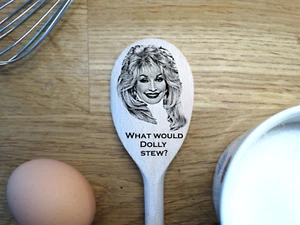 Dolly Parton Holzlöffel mit Witz Nachricht Merch Geschenk Geschenkidee - Bild 1 von 4