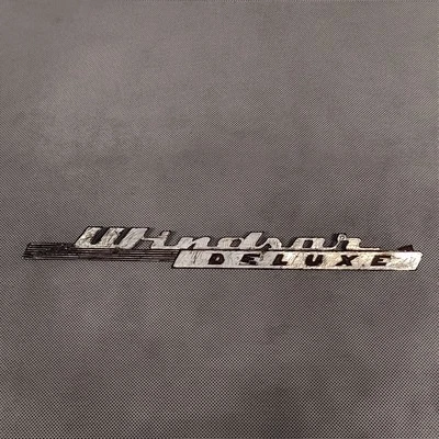 Chrysler Windsor Deluxe emblema lateral 1951-53 Mopar OEM 1347359CB18722  Foto 1 de 4