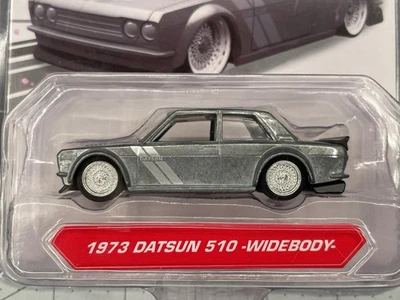 Jada Toys Metals 1/64 2018 JDM Tuners 1972 Datsun 510 carrocería ancha Foto 1 de 4