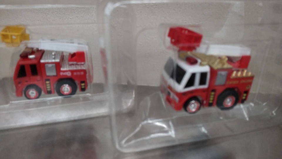 Camión bomba de bomberos Tomy Choro Q Fire Brigade 2 cisterna (versión Japón y versión EE. UU.) Foto 1 de 2