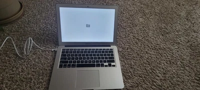 Laptop Apple MacBook Air 13 pulgadas, A1466, EMC 2559, SE ENCIENDE, NECESITA DISCO DURO, OS Foto 1 de 4