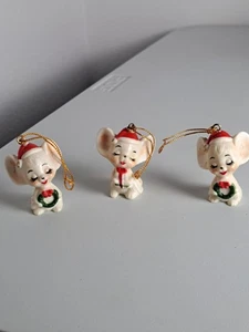 Lote de 3 adornos vintage de ratones de Papá Noel miniatura de plástico duro NAPCO Ware de los años 50 - Imagen 1 de 4