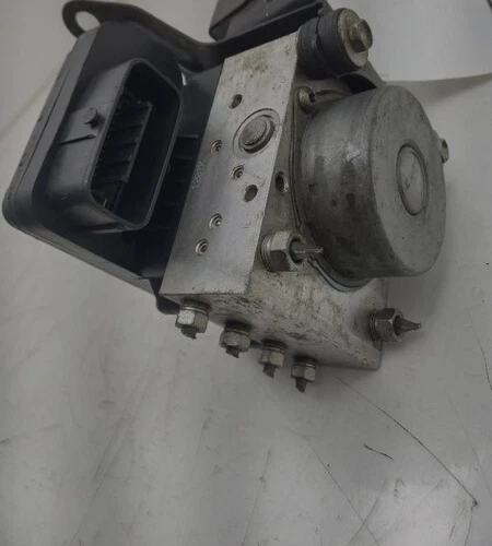 Toyota Yaris 2012 sedán 1,5 L ABS conjunto de bomba de freno antibloqueo OEM Foto 1 de 1