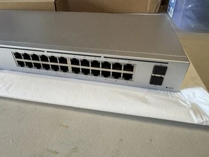 UniFi USW 24 Ubiquiti Network 24-Port Gigabit Ethernet Networking Switch USW-24 - Picture 1 of 9