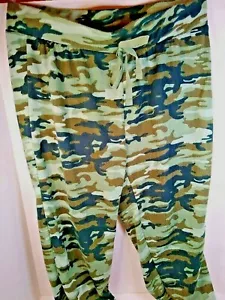 Camo verde Super Cozy Sleep Pants Size Med Ladies New NO TAGS Bobbie Brooks - Imagen 1 de 4