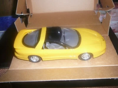 1993 PONTIAC FIREBIRD T-TOP PROMO NIB AMT/ERTL SUNFIRE YELLO #6820 GM AUTHORIZED - Image 1 of 4