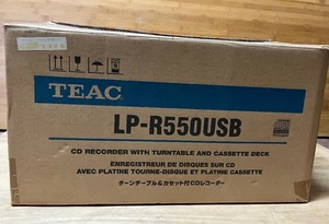Tocadiscos TEAC LP550USB sin usar con reproductor de cassette y grabadora de CD grano de madera - Imagen 1 de 7