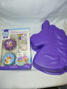Kit Cupcake Unicornio Horneado Con Amor 24 Selecciones y 24 Forros, Y MOLDE PARA PASTEL UNICORNIO - Imagen 1 de 5