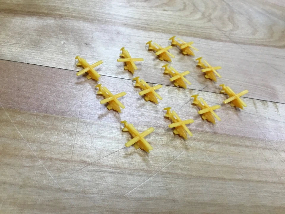 Helicópteros Amarillos Fortress America MB Repuesto Juego Piezas CANTIDAD 12 Foto 1 de 1