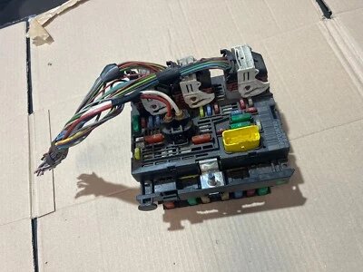 КОРОБКА ПРЕДОХРАНИТЕЛЕЙ И ВИЛКИ ТКАЦКОГО СТАНКА PEUGEOT PARTNER CITROEN BERLINGO MK2 08-15 #95R - Изображение 1 из 4