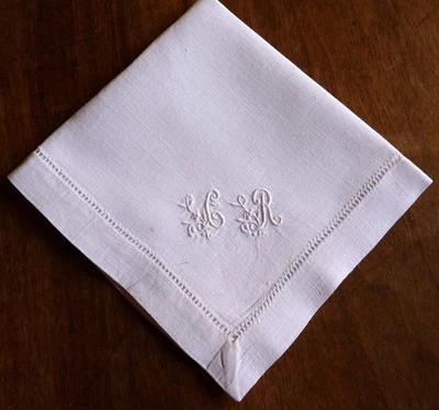 Serviette thé/Mouchoir ancien brodé en pur fil de lin monogramm fleur CR/Jour/10 - Photo 1/4