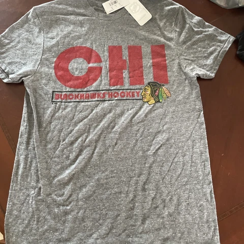 Chicago Blackhawks NHL Chi T Shirt Size Small Brand New Cover