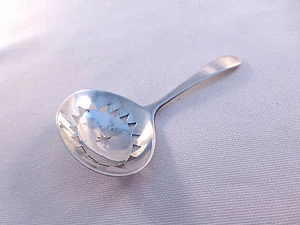 English Georgian Sterling Pierced Bowl Caddy Spoon - Picture 1 of 2
