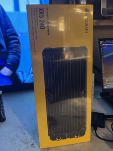 Corsair Hydro X Series XR5 240mm Water Cooling Radiator, Black  - Afbeelding 1 van 1