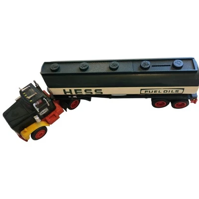 Винтаж 1984 Hess Топливо Масло Бензин Танкер Грузовик Банк - Изображение 1 из 4