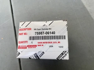 TOYOTA CAMRY 14 15 16 17 STRIPE REAR DOOR OUTSIDE BLACKOUT TAPE RH NEW OEM - Imagen 1 de 1