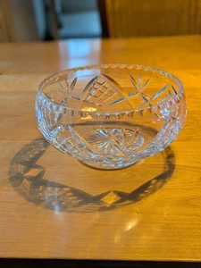 Vintage Cut Glass Serving Bowl 19 cm diameter - Very Good Used Condition - Picture 1 of 3