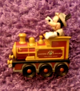 Disney's Animal Kingdom Eastern Star Railroad Train Die-Cast MICKEY MOUSE - Picture 1 of 2