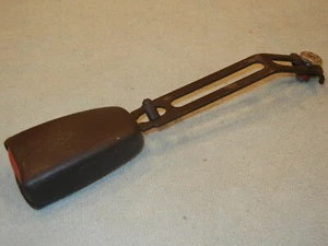 2001 SAAB 9-5 Right Front Seat Belt Receiver 5205489  V2 - Picture 1 of 7