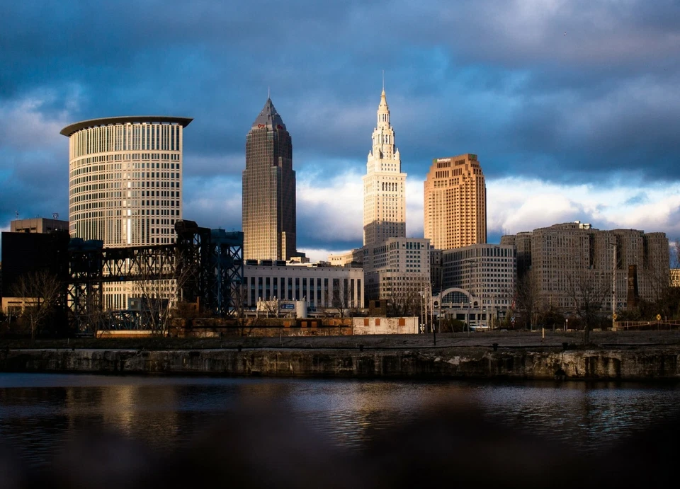 Cleveland Ohio Skyline City Scape Building POSTER PICTURE PHOTO PRINT  - Image 1 of 1