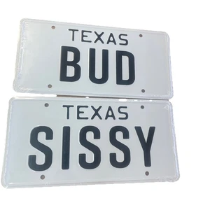 Urban Cowboy | BUD + SISSY | Targhe Prop Replica Stampate in Metallo - Foto 1 di 2