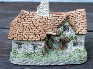 David Winter Cottages Sussex Cottage Hand Painted Figurine Made in England - Picture 1 of 8